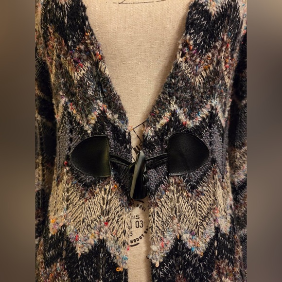 Monroe & Main Black, Gray & Cream Zigzag Knit Cardigan - Picture 6 of 6